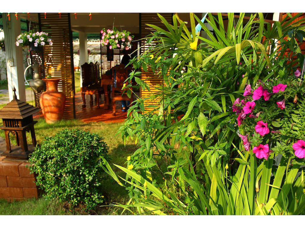 Grand Lanna Hotel Chiang Mai Bagian luar foto