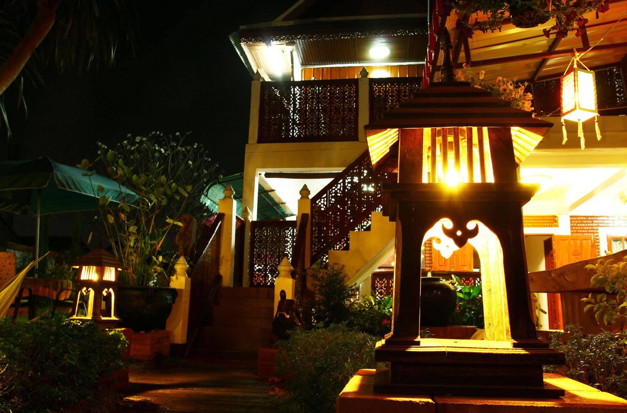 Grand Lanna Hotel Chiang Mai Bagian luar foto