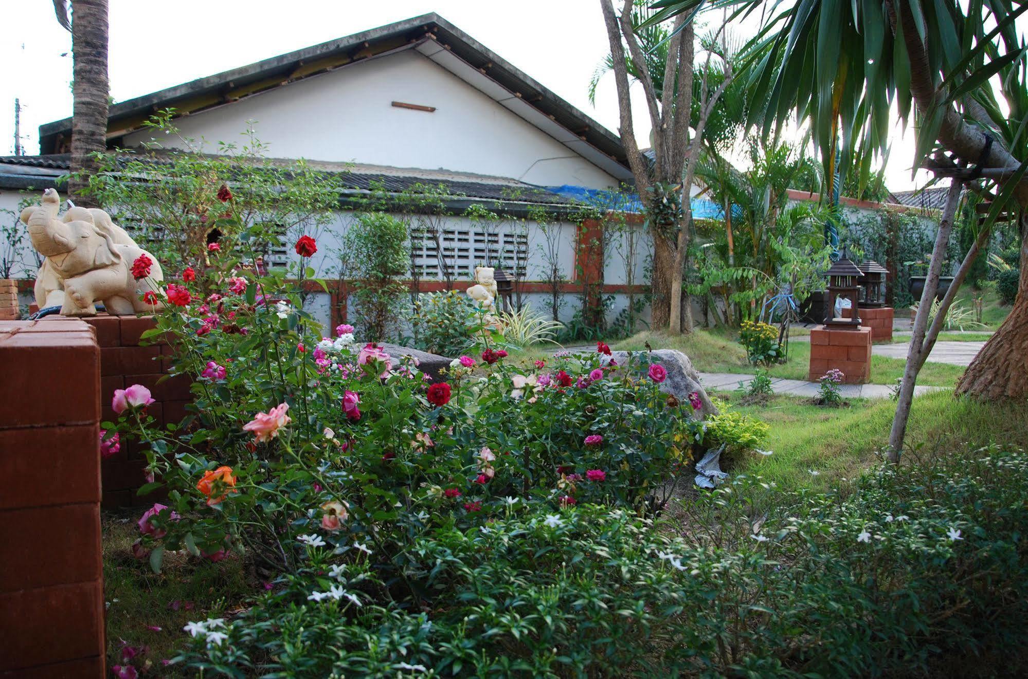 Grand Lanna Hotel Chiang Mai Bagian luar foto